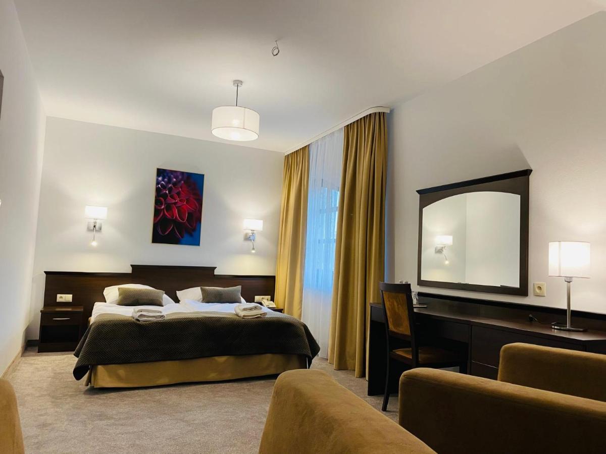 Hotel Tadeusz Uszew Екстериор снимка