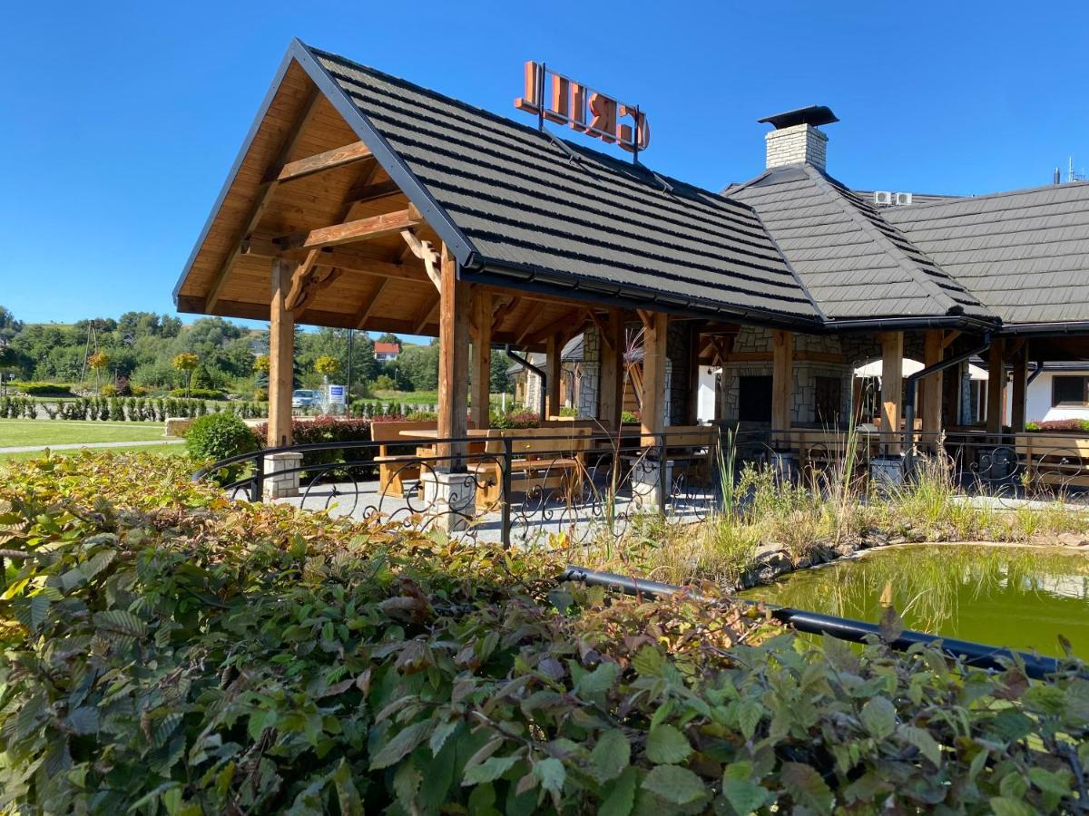 Hotel Tadeusz Uszew Екстериор снимка